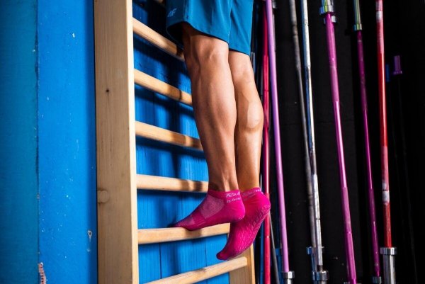 kolorowe bawełniane stopki sportowe ABS, trening w pomieszczeniu