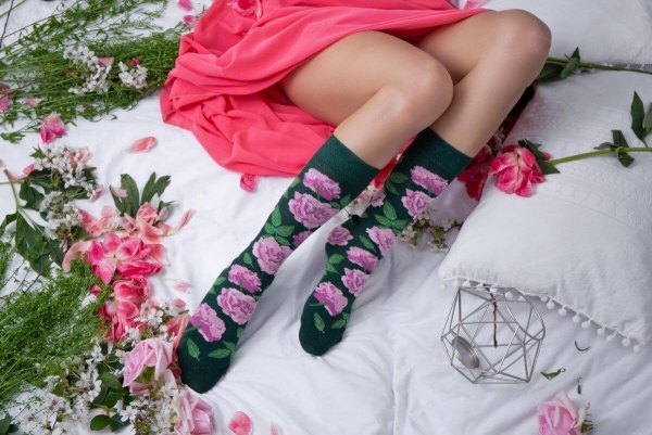 Socken Blumenmuster, Socken für Blumenmädchen, grüne Baumwollsocken mit Rosen, bunte Baumwollsocken