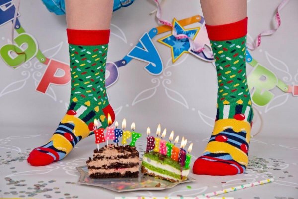 Kolorowe skarpetki w tematyczne wzory, prezent urodzinowy