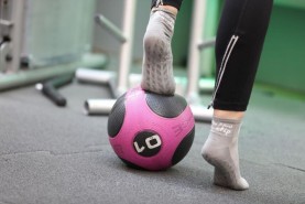 Antypoślizgowe skarpetki sportowe idealne na trening na siłowni