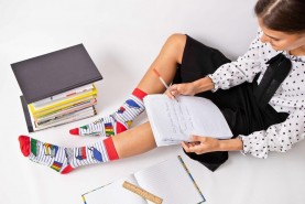School Socks Box, Socken mit Schulmuster, bunte Socken, Geschenkidee zum Lehrertag