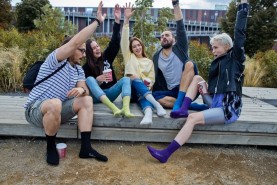 Baumwollsocken für Damen Herren, Crew Socken für deine Freunde, bequeme Alltagssocken, Rainbow Socken