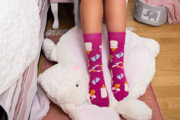 bawełniane skarpetki we wzory dziecięce, oryginalny i estetyczny prezent dla przyszłej mamy, prezent na baby shower