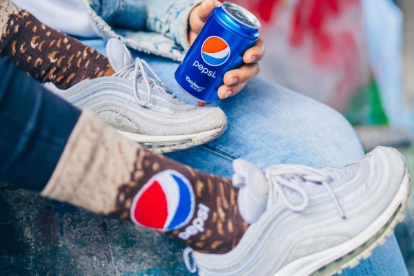 Pepsi Socks for everyone, old-school pepsi socks in a can, colourful cotton socks, socks for pepsi fans