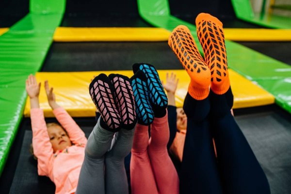 Kolorowe sportowe skarpetki z brokatowym systemem ABS, produkt dla dziewczynki i kobiety