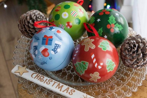 Weihnachtskugeln für Erwachsene und Kinder, 3 Paar bunte Baumwollsocken, weihnachtliche Geschenkidee für die ganze Familie