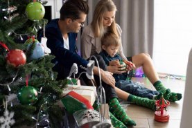 dunkelgrüne Weihnachtskugel, bunte Weihnachtssocken für die ganze Familie, Familien-Weihnachtsoutfit, OEKO-TEX gekämmte