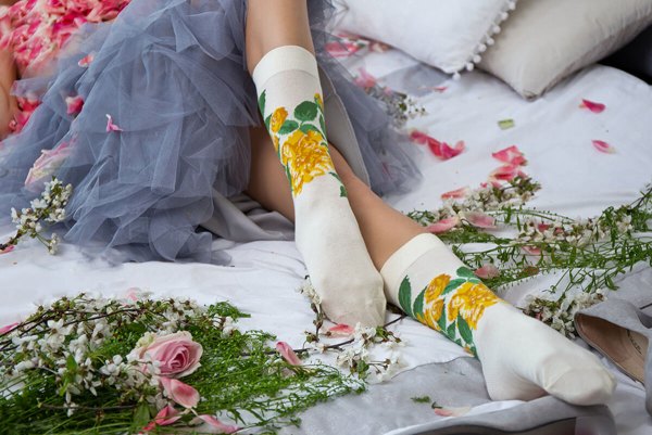 Socken für Frau, Blumensocken, gelbe Socken mit Sonnenblume, Geschenkidee zum Valentinstag, Socken