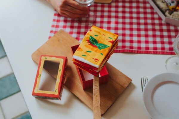 Bawełniane skarpetki lasagne bologese w pudełku, zestaw 2 par, prezent dla przyjaciela, prezent do 100 zł