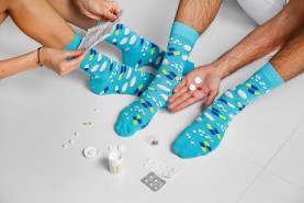 Socken für Ärzte, Modesocken Arzt, blaue Baumwollsocken, Socken mit medizinischen Mustern, Arztsockenbox