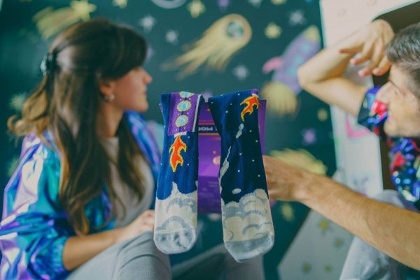 Space Socks Box, 2 Paar Baumwollsocken, Planetenkunst, Raum und Zeit, Planeten-Sonnensystem