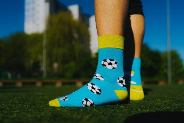 Socken in einem Ball: Fußball, 2 Paar Baumwollsocken von höchster Qualität, Socken für einen Fußballamateur