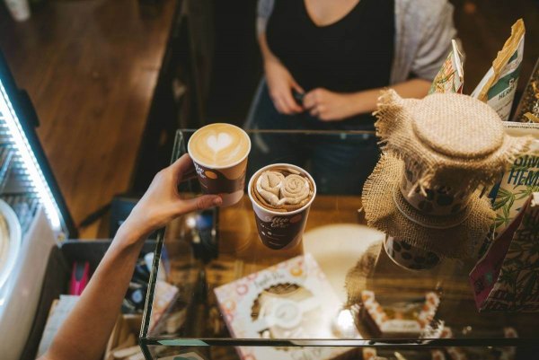 Skarpetkowy zestaw kaw na wynos, skarpetkowa kawa latte, latte art, prezent dla miłośnika kawy