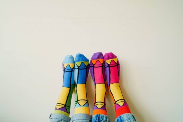 Rainbow Socken Crayon Box, 2 Paar bunte Baumwollsocken, Socken mit Farben des Regenbogens