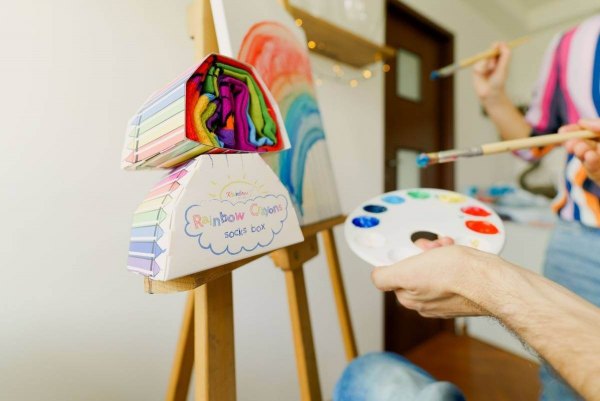 Rainbow Socks Crayon Box, 2 Paar, Socken für einen Künstler und Maler, Geschenkidee für einen kreativen Menschen