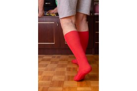 Slip-resistant cotton socks for diabetics and people with circulation problems, red