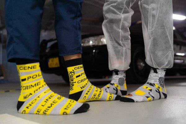 Gelbe und graue Socken für Männer und Frauen mit Polizeimuster, lustiges Geschenk für Polizisten