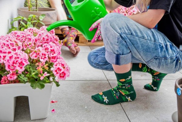 Socken mit Muster, grüne Baumwollsocken, Gießkanne, Rainbow Socks