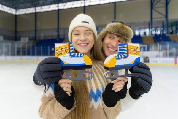 socks looking like ice skates, funny socks with winter paterns, gift for ice skater