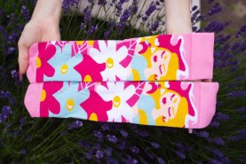 długie skarpetki do połowy łydki we wzory kwiatów, skarpetkowe perfumy, prezent dla kobiety, Rainbow Socks