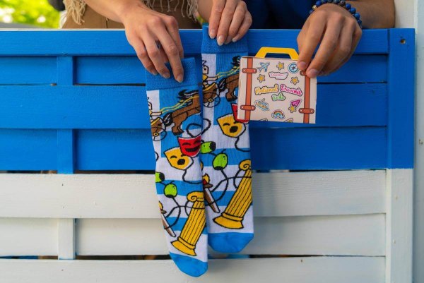 Blaue Baumwollsocken mit griechischen Mustern, nationale Socken im Koffer, Geschenk