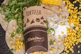 Socken in einer Verpackung in Form einer Tortilla, lustige und bunte Socken für Fans von mexikanischem Essen