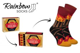 Socken in einer Streichholzschachtel, lustige Unisex-Geschenkidee, Rainbow Socken