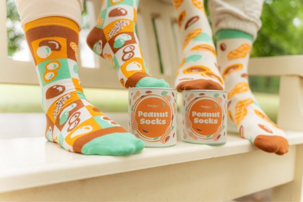Pastellfarbene Socken mit Erdnuss-Motiven, Geschenkidee für Mann und Frau, Rainbow Socken
