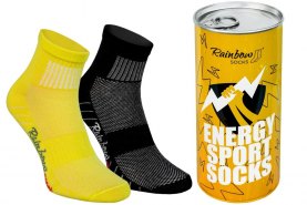 Gelbe und schwarze Sportsocken in einer Dose Energy Drink, Rainbow Socks 2 Paar