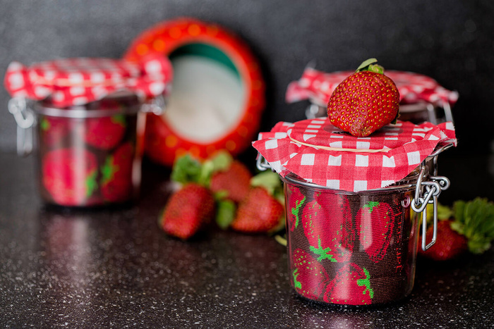 Jar socks strawberries blueberries 2 pairs